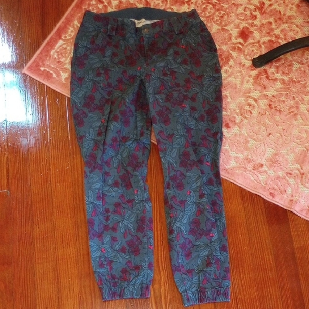 Duluth Trading Co Blue And Red Floral Jogger Pants